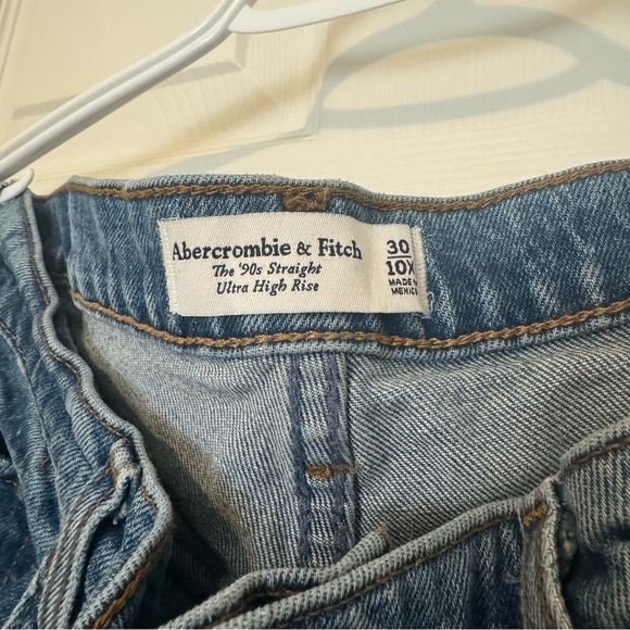 Abercrombie Ultra High Rise 90s Straight Jean - Picture 2 of 7